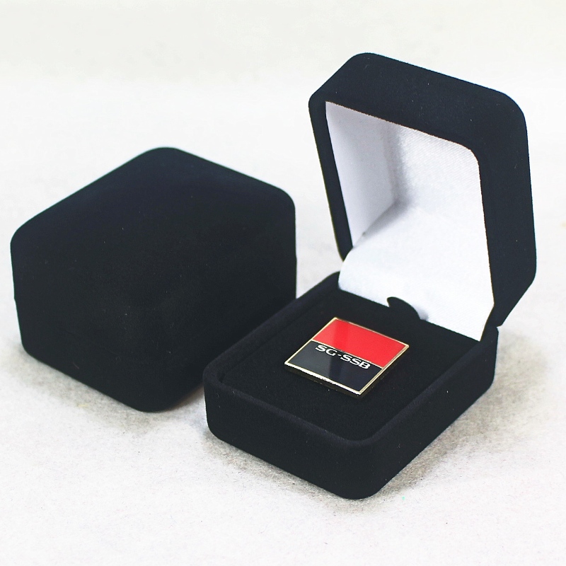 Kus F-20 Velvet Box pro prsten, odznak nebo mince, mm. 45 * 55 * 38, hmotnost přibližně 32 g