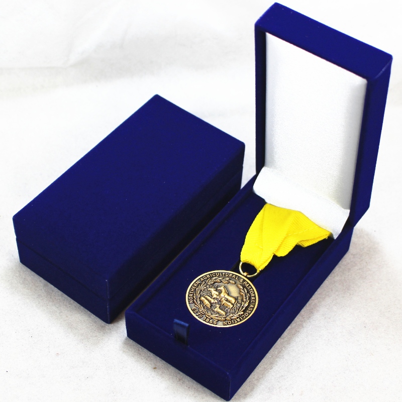 Krabička z umělé kůže obdélník V-10 pro medaili 40 x 80 mm a odznak atd. Mm. 60 * 111 * 38, hmotnost přibližně 82 g