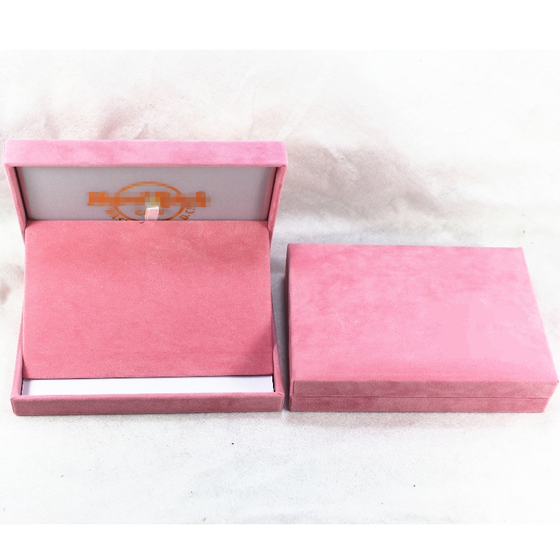 Flanel s krabičkou z obdélníku V-15H pro mince o rozměrech 130 x 80 mm, odznaky, medaile, manžetové knoflíky atd. Mm. 158 * 112 * 36, hmotnost asi 170 g