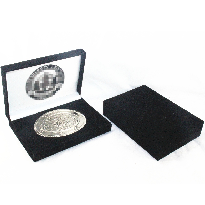 Flanel s krabičkou z obdélníku V-15H pro mince o rozměrech 130 x 80 mm, odznaky, medaile, manžetové knoflíky atd. Mm. 158 * 112 * 36, hmotnost asi 170 g