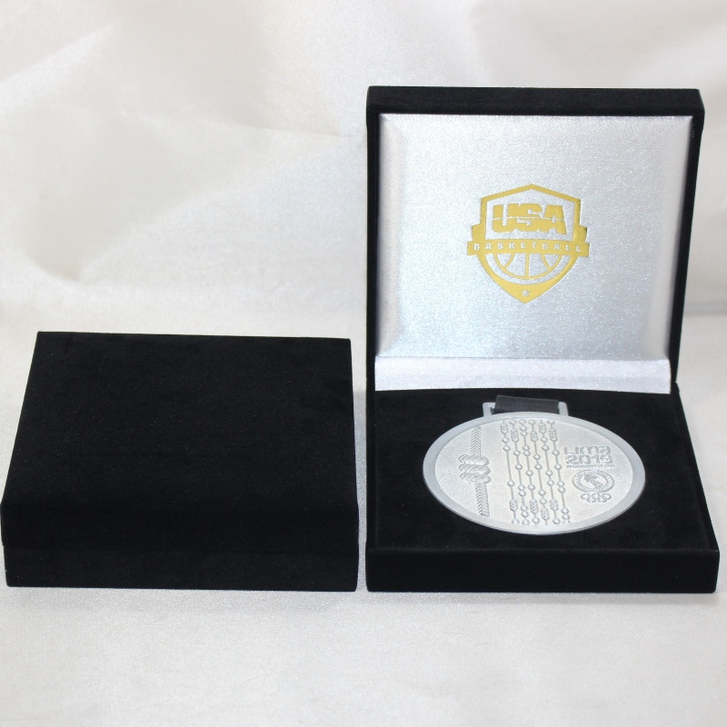 Výrobek V-22S čtvercový flanelový box na mince 90 * 90 mm, odznak ＆ medaile atd. Mm.128 * 128 * 34, hmotnost přibližně 170 g