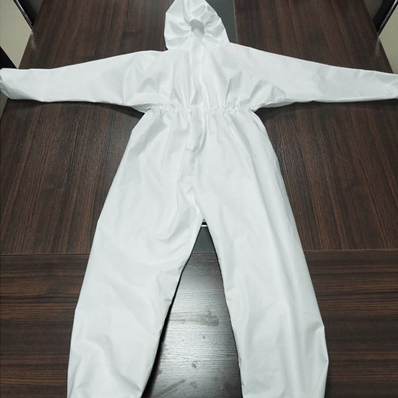 Vodotěsný izolační oděv