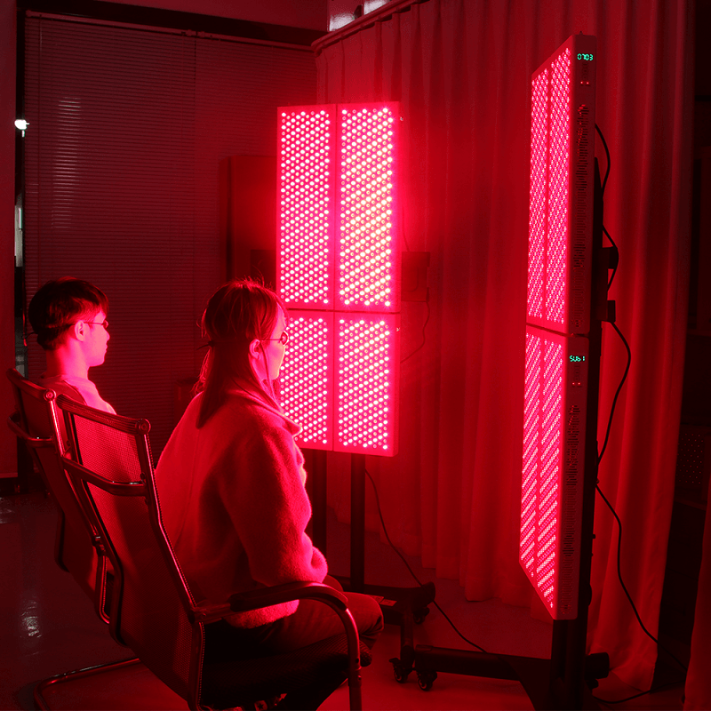 V domácnosti Dva lidé Terapie červeným světlem 660nm 850nm - Terapeutické světlo blízkého infračerveného záření Výrobce PDA Red Therapy Light