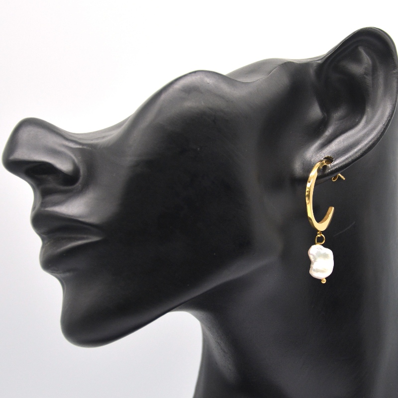 Jednoduché imitace perlových náušnic zlaté přívěsky ve tvaru písmene C dámské dlouhé přívěskové náušnice šperky Čína továrna na zpracování šperků Ruifanbao