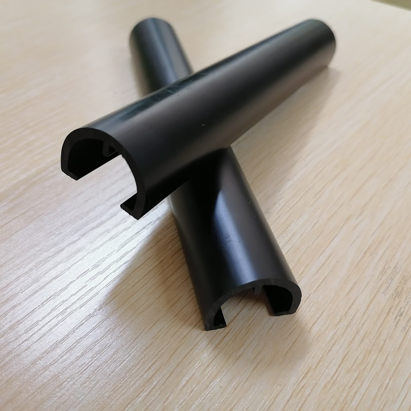 Zakázkový výrobce nehořlavého PVC profilu C-kanál pro ochrannou lištu od čínského dodavatele