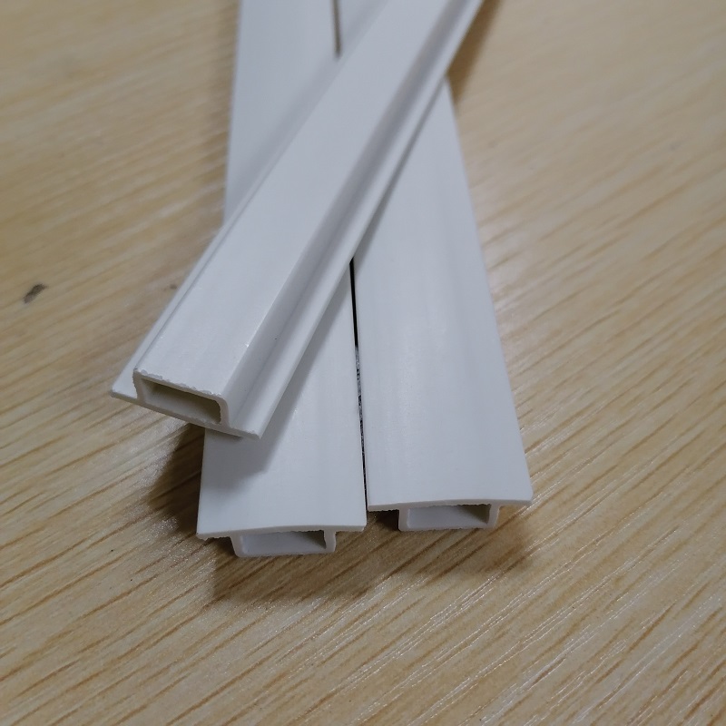 Vlastní PVC pruh duté pásky z PVC extrudované plastové pásy pro stavební materiál