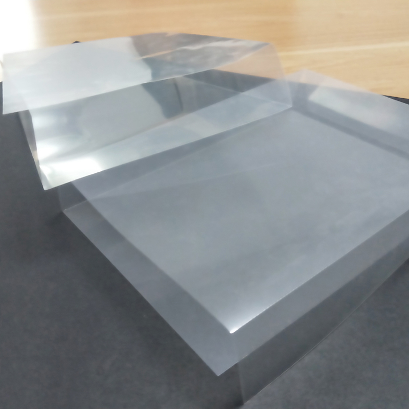 Velkénapájení izolačních listů akumulátoru, pálení plamene pet izolačních listů, transparentní buněčné balicí fólie mohou být vyřezány