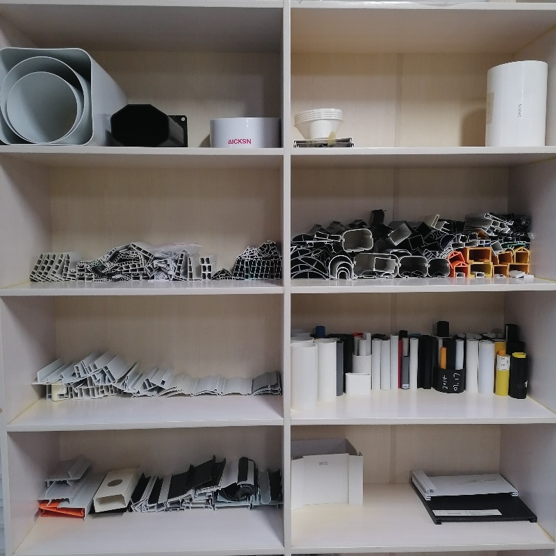 Jaký účinek má oxid titaničitý na odolnost vůči povětrnostním vlivům profilovaných materiálů