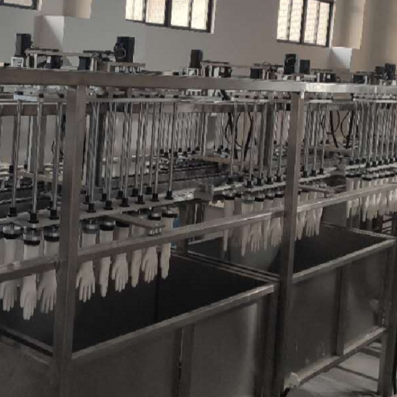 S jedním strojem vytvořte bezpočet rukavic.