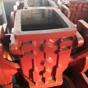 Velká skříň převodovky traktoru