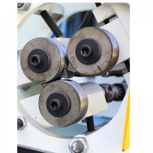 Vačkový tříosý válcovací stroj HB-35