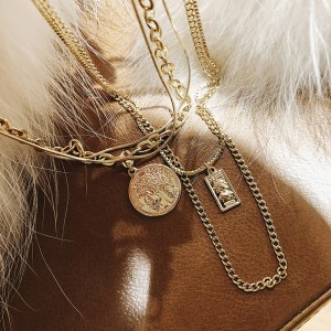 Jednoduchý a univerzální řetězec svetr