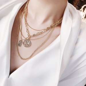 Jednoduchý a univerzální řetězec svetr