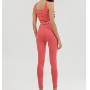 Růžový tracksuit.