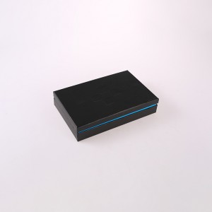 Černá pole s logem