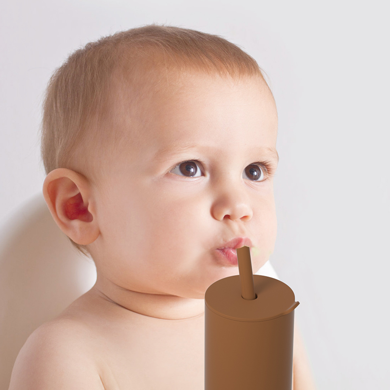 Vodotěsný pohár odolný proti úniku se silikonovou slámou pro krmení dítěte