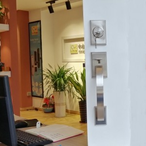 8001 Přední dveře s těžkým vstupemna úchytku s jedním válcem s jedním válcem a pákovou rukojetí olejena tření bronzového povrchu