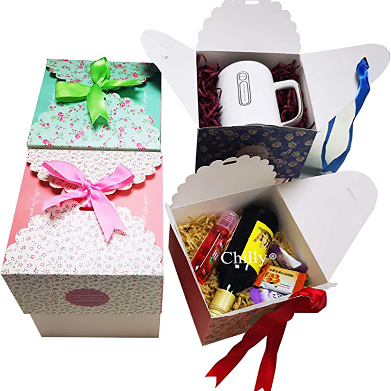 Dárkové krabičky, sada 4 dekorativních lahůdek, dort, sušenky, dobroty, bonbóny a ručně vyráběné koupelové bomby sprchové mýdla dárkové krabičkyna Vánoce,narozeniny, svátky, svatby (vzorované květiny)