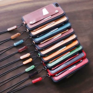 Je vhodný pro ochranné kožené pouzdro mobilního telefonu iphone8. Je vyrobena z nejvyšší telecí kůže. Kožené pouzdro je navrženo s popruhem na ruce. Importované tpu+pc dva v jednom měkkém gumovém pouzdru je proti pádu ...