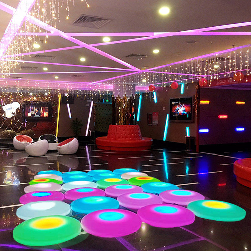 Přenosné kulaté LED taneční dlaždice venkovní/indoor, dotyková kontrola interaktivního Light Up Disco Dance Plajové dlaždice, bílé plastové povrchové smyslové a speciální vzdělávací hračky pro děti