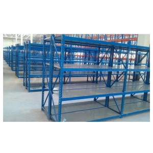 Střední povinnost regály