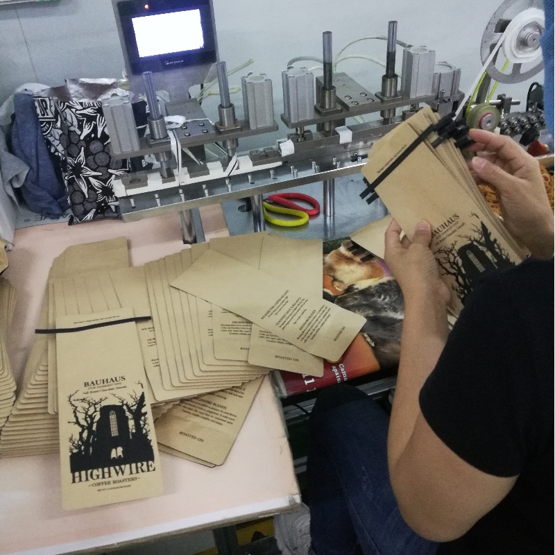 Jaká je role cínu-tie?