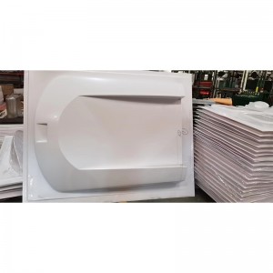 Plastová skořápka bez řidiče.