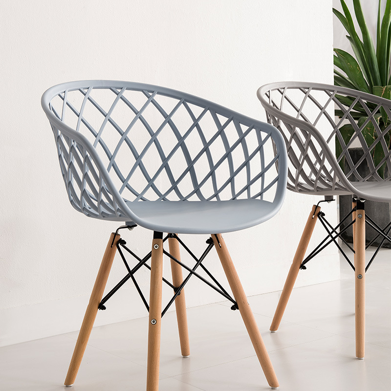 Horký prodej severský design styl restaurace těžká bílá jídelna plastová židle s dřevěnýminohama