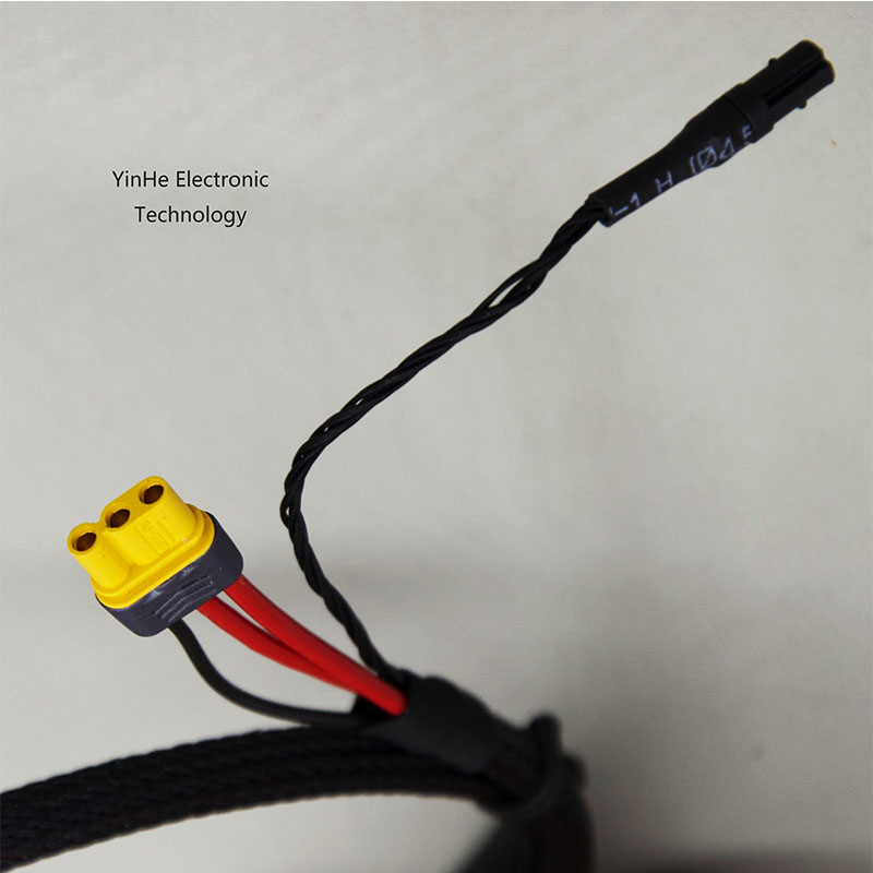 Nový výstup nabíjení energie a vstupní kabelový svazek