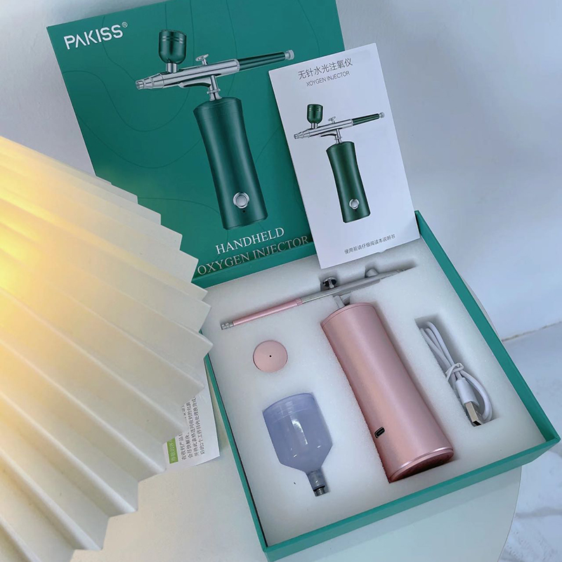 Otevřete pokročilou péči o pleť s kyslíkovým injektorem Odmítnout režim péče o pleť ruku