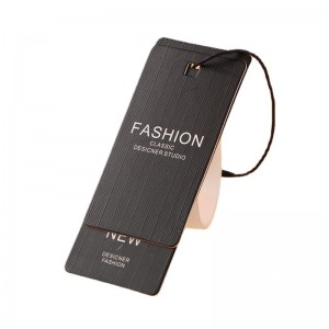 Černobílá tvrdá karta zavěšená karta