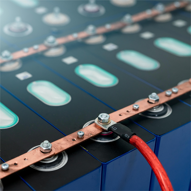 Vztah mezi životností cyklu a hloubkou vypouštění baterie lithium železa