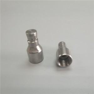 Vysokotlaká voda paprsků z čisticí trysky kanalizační kanalizace