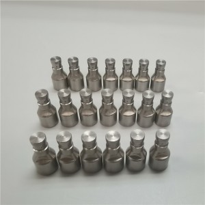 Vysokotlaká voda paprsků z čisticí trysky kanalizační kanalizace