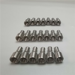 Vysokotlaká voda paprsků z čisticí trysky kanalizační kanalizace