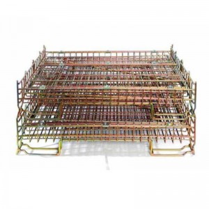 Stohování kovových úložných klecí