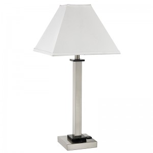 Jednorázová stolní lampa v místnosti