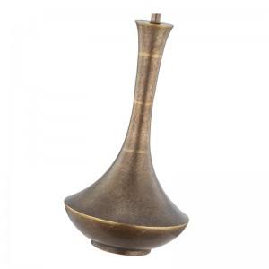 Dekorativní starožitná stolní lampana veřejném prostoru