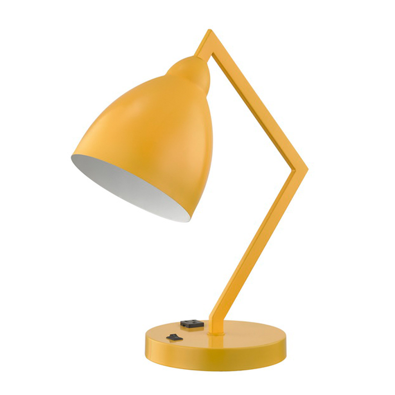 Stolní lampa s pevným kovovým ramenem a hlavou s integrovanou zásuvkou ana základněna základně