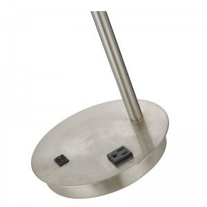 Corbelská stolní lampa s kartáčovanýmniklem, přepínačemna rocker a pohodlný vývod v místnosti