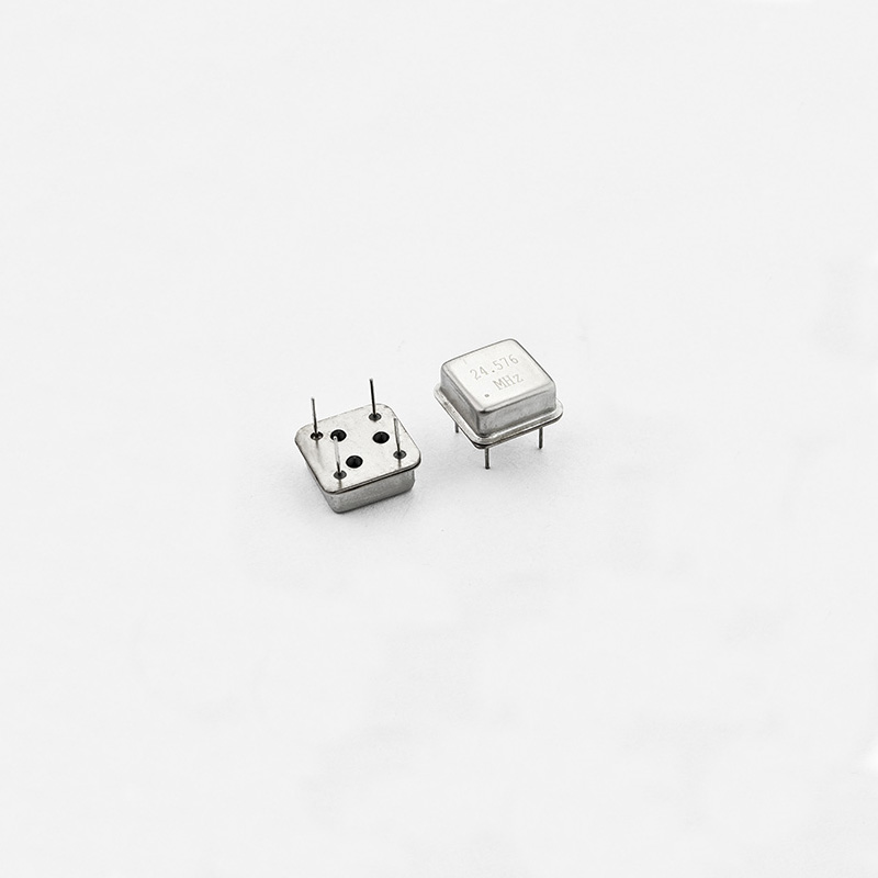 Standardní oscilátor hodin 12x12 mm