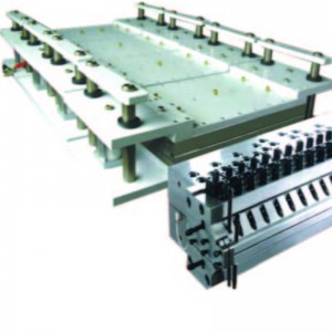 Plastová vytlačovací forma se širokými dveřmi