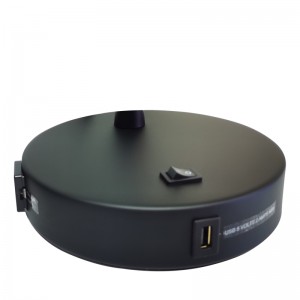 Matte Black Desk Light s přepínačem rockerů On NOFF, pohodlným vývodem anabíjecím přístavem USB v hotelovém pokoji