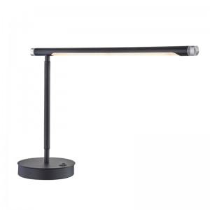 Marriottnastavitelná LED stolní lampa s matným černým povrchem a přepínačem rockerůna hotelu v hotelu