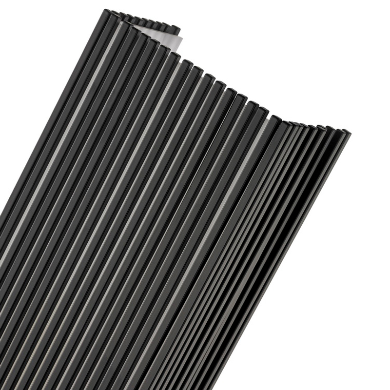 Hampton Inn Hotel Metal Wall Scónce s matným černým povrchem a akrylovým difuzorem uvnitř hotelu typické podlahové chodby