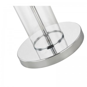 Hotel Metal Floor Lamp s leštěným chromovým povrchemna pohovce vedle pokoje