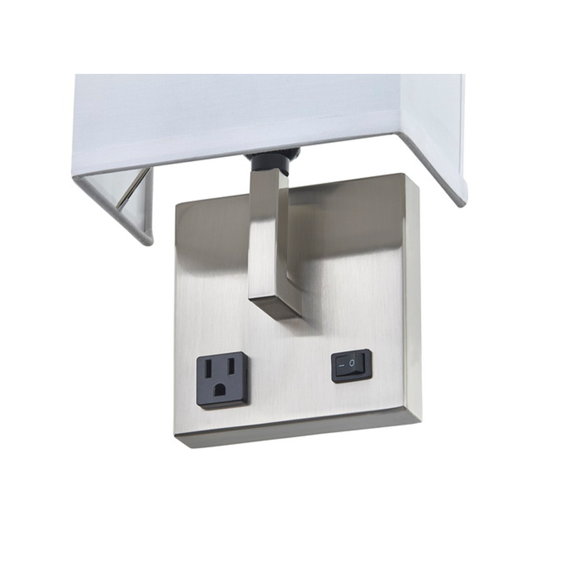 Pohostinství Hotel Hand Hand Wall Sconce s kartáčovanýmniklem anapůl obdélníkový tkaninový odstín v hotelu typický pokoj s hosty