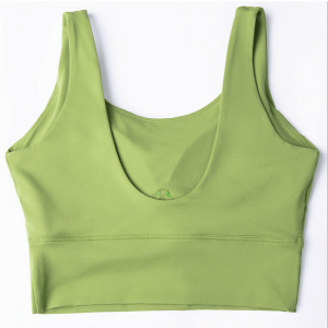 Pevný pohár S-tvar shromažďuje sportovní podprsenka