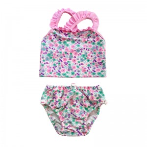 Křížový kříž květinových volánů skládal dvoudílný