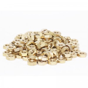 šestihranné mosazné matice